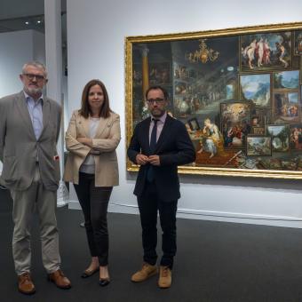 La directora de CaixaForum Barcelona, Mireia Domingo; el director del Museo Nacional del Prado, Miguel Falomir, y el comisario de la exposición y técnico de museos del Área de Conservación de Pintura Flamenca y Escuelas del Norte del Museo Nacional del Prado, José Juan Pérez Preciado.