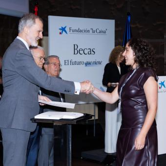 Su Majestad el Rey de España durante el acto de la entrega de Becas de Posgrado de la Fundación ”la Caixa”