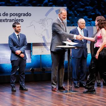 Su Majestad el Rey de España durante el acto de la entrega de Becas de Posgrado de la Fundación ”la Caixa”