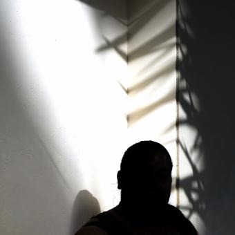 Retrat de l'Alma, que ha superat l'addicció i ara té un contracte indefinit a la indústria del metall.