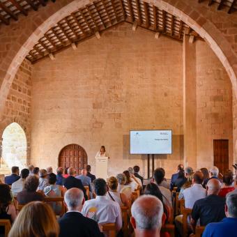 La directora de CaixaForum Tarragona, Glòria Olivé, a la inauguració de la resturació del Reial Monestir de Santes Creus