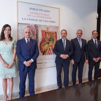 De izq. a dcha. Carmen González, directora comercial de CaixaBank en Málaga, Córdoba, Almería, Ceuta y Melilla; Bernard Ruiz-Picasso, presidente Consejo Ejecutivo MPM; Juan Carlos Barroso, responsable Territorial en Andalucía, Ceuta y Melilla; Antonio Caballero, director de Área de Negocio de Málaga; Miguel López-Remiro, director artístico MPM; y David Navas, delegado del Consejo Ejecutivo MPM.