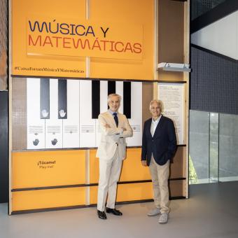 Ricardo Alfós y Carlos Calderón, durante la presentación de la exposición «Música y matemáticas».