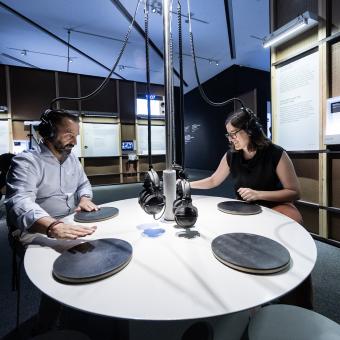 En la exposición en CaixaForum Zaragoza pueden encontrarse módulos interactivos para crear melodías.