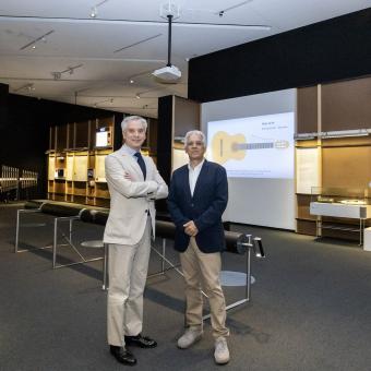 Ricardo Alfós y Carlos Calderón, en la exposición «Música y matemáticas» en CaixaForum Zaragoza.