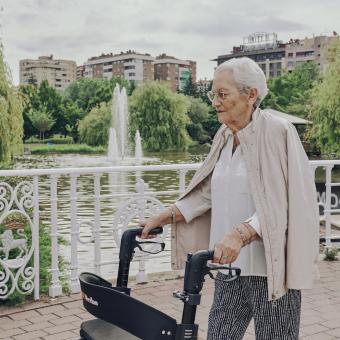 El posgrado en Atención a Personas en Situación de Soledad está dirigido a profesionales de cualquier ámbito que trabajen con personas mayores y ofrecen una mirada profunda sobre la soledad.