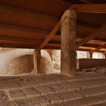 Una de les cobertes de l’església de Santa Maria de la Plaça de Sanaüja acabada de restaurar.