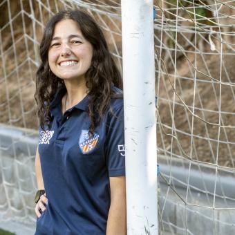María Linares, coach of the refugee women's soccer team of the Associació Esportiva Ramassà.