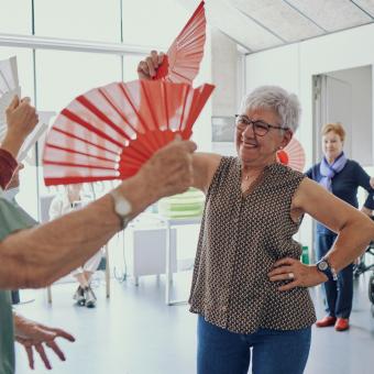 Gent gran participant en les activitats impulsades per la Fundació "la Caixa".