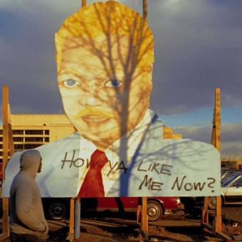 «The Melt Goes on Forever: The Art and Times of David Hammons» retrata l’artista afroamericà David Hammons.