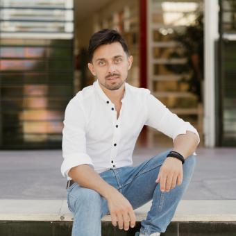 Dmytro Beziazychnyi outside CODENAF.