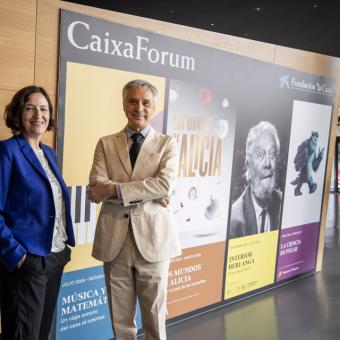 La directora del Área de Exposiciones, Colección y CaixaForum+ de la Fundación ”la Caixa”, Isabel Salgado, y el director de CaixaForum Zaragoza, Ricardo Alfós.