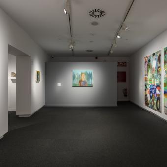 Imagen de una de las salas de la exposición «Rumores infundados. Javier y Rafa Forteza» en CaixaForum Palma.