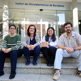 L'equip de l'IMB-CNM darrere dels experiments i la publicació. D'esquerra a dreta: Celeste Fleta, Consuelo Guardiola, Ángela Henao i Iván López.