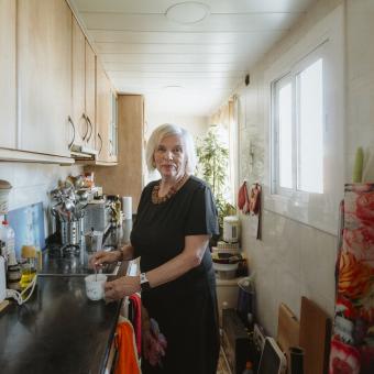 Blanca Polanco Borràs en la cocina de su casa.