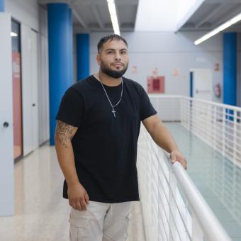 Jonathan Segura Giménez tiene 31 años y es beneficiario de los programas CaixaProinfancia e Incorpora.