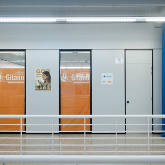 Imagen del interior de las instalaciones de la Fundación Secretariado Gitano. 