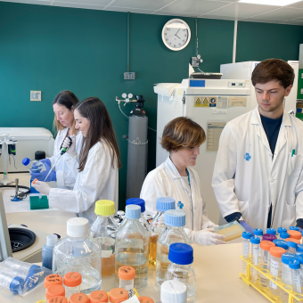 Investigadores de IrsiCaixa que han participado del estudio sobre la vacuna RUTI.