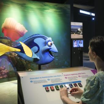 Los visitantes pueden aprender sobre iluminación a través del personaje de Dory, de Buscando a Nemo.