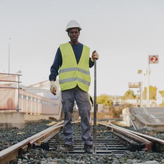 Mamadou, que feia menys d'un any que era a Torrent quan la gota freda va inundar el municipi, treballa en les tasques de reconstrucció del territori gràcies a la Fundació Nova Feina, entitat que forma part del programa Incorpora.