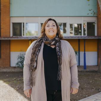 Inma, mare beneficiària del programa CaixaProinfància de la Fundació ”la Caixa” mitjançant Save The Children.