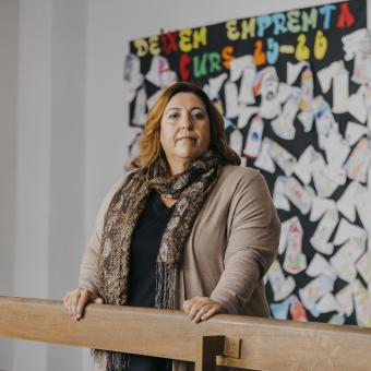 Inma, mare beneficiària del programa CaixaProinfància de la Fundació ”la Caixa” mitjançant Save The Children.