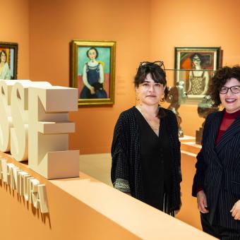 De derecha a izquierda: la comisaria y conservadora jefa de las Colecciones modernas del Musée national d’art moderne - Centre Pompidou, Aurélie Verdier, y la directora de CaixaForum Madrid, Isabel Fuentes.