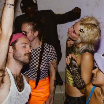 Imagen del documental «Omega Wants to Dance», de Ramon Tort. Producido por In-Edit Films con la producción asociada de CaixaForum+.