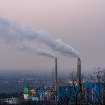 Humo espeso procedente de centrales térmicas.