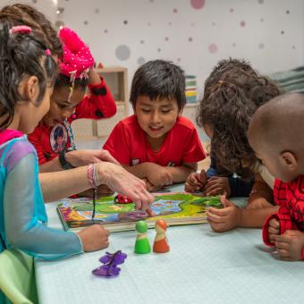 Niños beneficiarios del programa CaixaProinfancia disfrutando de los Espacios de Crecimiento para niños de 3 a 6 años.