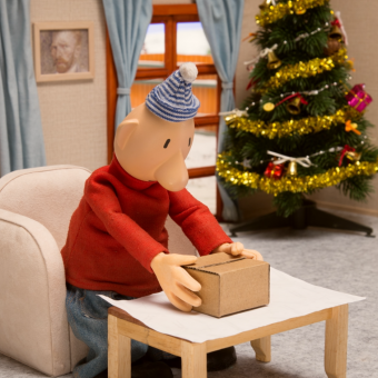 Fotograma de la proyección de Pat y Mat en invierno