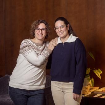 Marta Gutiérrez and Elisa Sanz, psychologists specialising in grief with the Mutuam psychosocial care team (EAPS), part of the Comprehensive care for people with advanced illnesses programme of the ”la Caixa” Fondation.