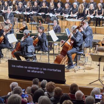 Subtítulos accesibles durante el concierto.