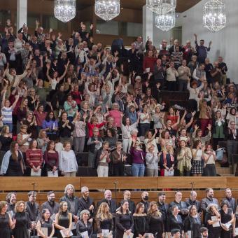 El público compuesto por usuarios de entidades de diferentes colectivos durante el concierto.