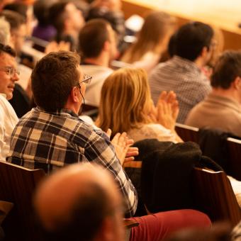 Asistentes disfrutando del concierto.