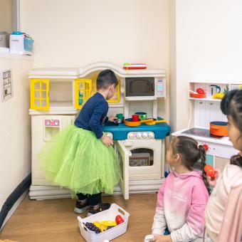 Children enjoy playing in the CaixaProinfancia 3-6 Growth Spaces at the Barró Association.