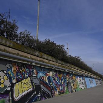 Mural del BesArt. The River Museum a Santa Coloma de Gramenet.
