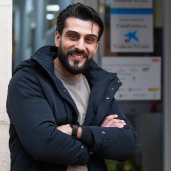 Rufo Santiago, usuario del programa Incorpora de la Fundación ”la Caixa” y responsable de una tienda de ropa en Cartagena.