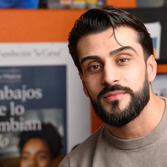 Rufo Santiago, usuario del programa Incorpora de la Fundación ”la Caixa” y responsable de una tienda de ropa en Cartagena.