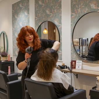 En Cataluña, de las 12.241 contrataciones impulsadas, 6.467 correspondieron a mujeres.    