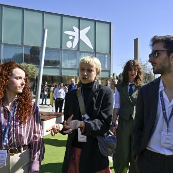 Becados en el acto de entrega de becas de doctorado y posdoctorado de la Fundación ”la Caixa” en el Museo de la Ciencia CosmoCaixa.