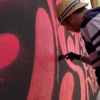 Owen treballant en la seva obra.