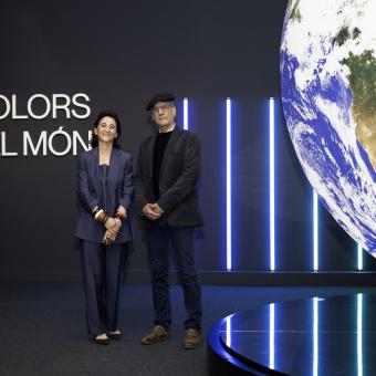 La directora de CaixaForum Palma, Margarita Pérez-Villegas, y el asesor científico de la exposición, Rubén Duro.