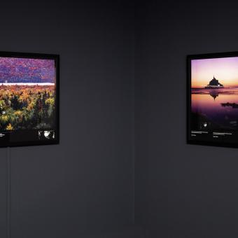 Dos fotografías del ámbito dedicado al púrpura.