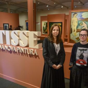 De izquierda a derecha: la directora de CaixaForum Barcelona, Mireia Domingo, y la comisaria del Centro Pompidou, Aurélie Verdier.