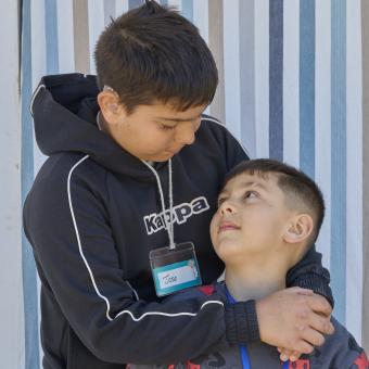 Los hermanos Jose y Leonel, beneficiarios del programa CaixaProinfancia de la Fundación ”la Caixa”.