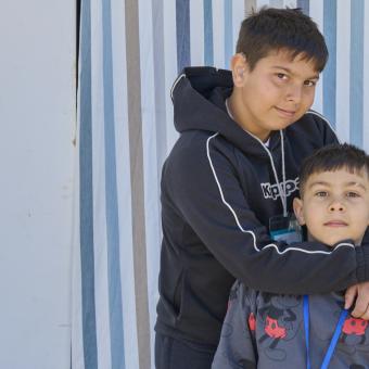 Los hermanos Jose y Leonel, beneficiarios del programa CaixaProinfancia de la Fundación ”la Caixa”.