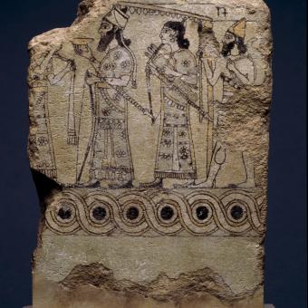 Azulejo de pared esmaltado que, originalmente, formaba parta de una escena narrativa que representaba al rey asirio (posiblemente, Asurnasirpal II), 875-850 a. de C., palacio noroeste, Nimrud (Irak). N.1035.