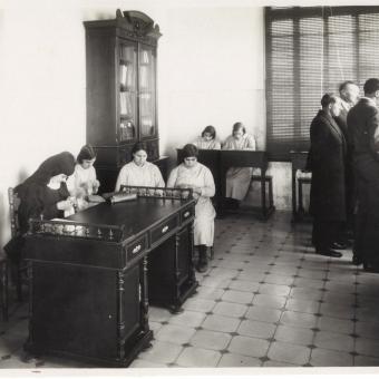 Visita efectuada per la Comisión permanente de la Caja de Ahorros Provincial de Guipúzcoa a l'Empar de Santa Llúcia (22 de març 1928).
