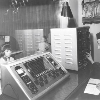 Classes per a nens sord-muts a l'Institut Educatiu de Sordmuts i de Cecs. 1973.